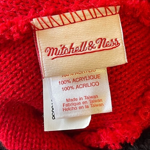 Mitchell & Ness Chicago Bulls Beanie Toboggan Black and Red NBA - Picture 3 of 4